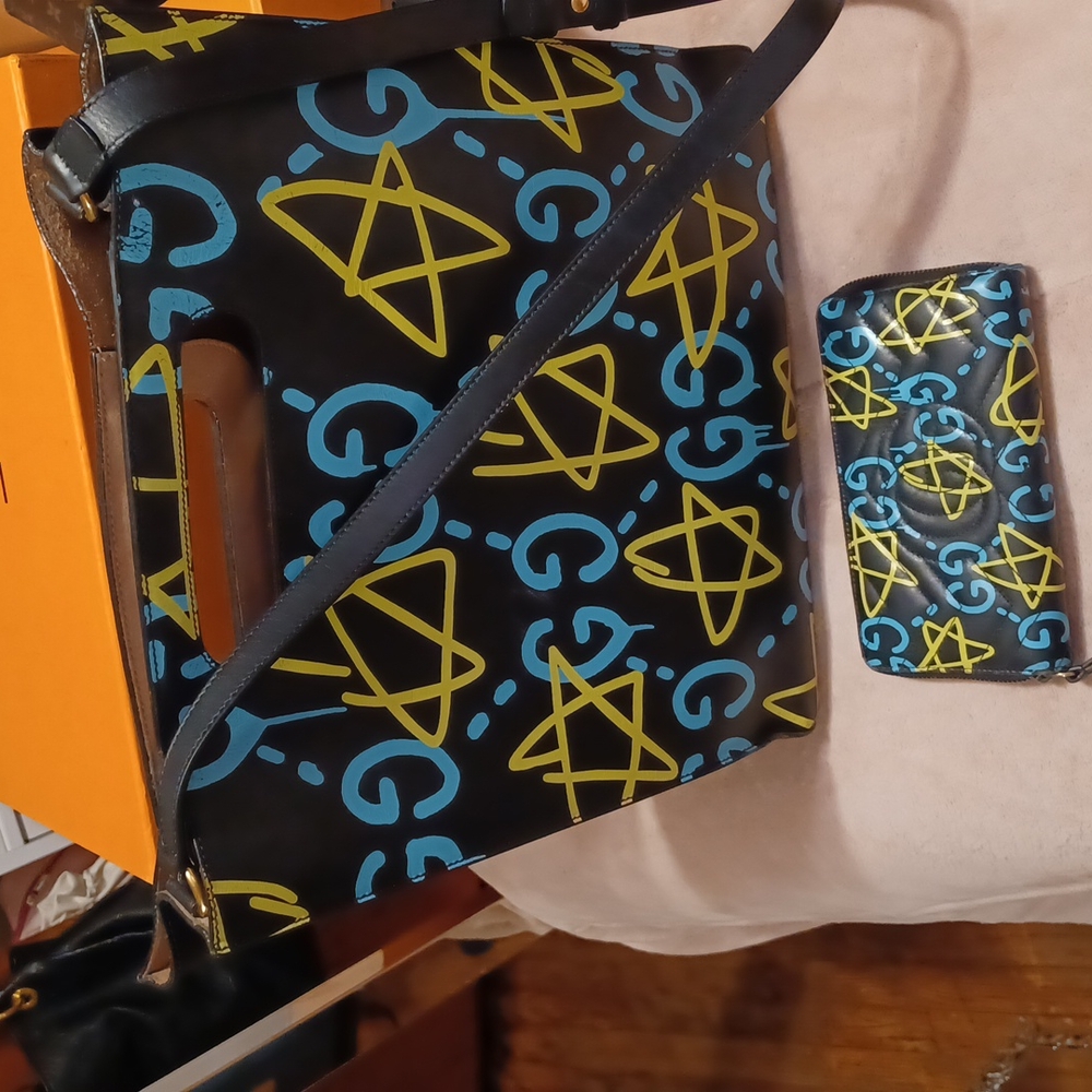 Gucci purse and wallet